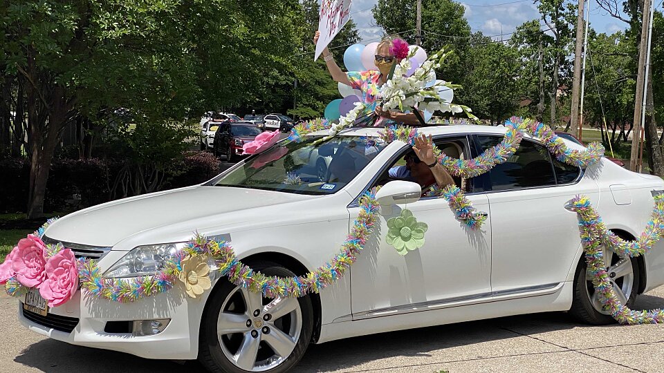 family-and-friends-supported-seniors-during-car-parades